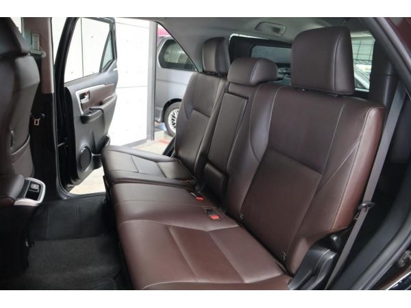2018 Toyota Fortuner 2.4 V SUV AT  (ปี 15-18) B6983 รูปที่ 6